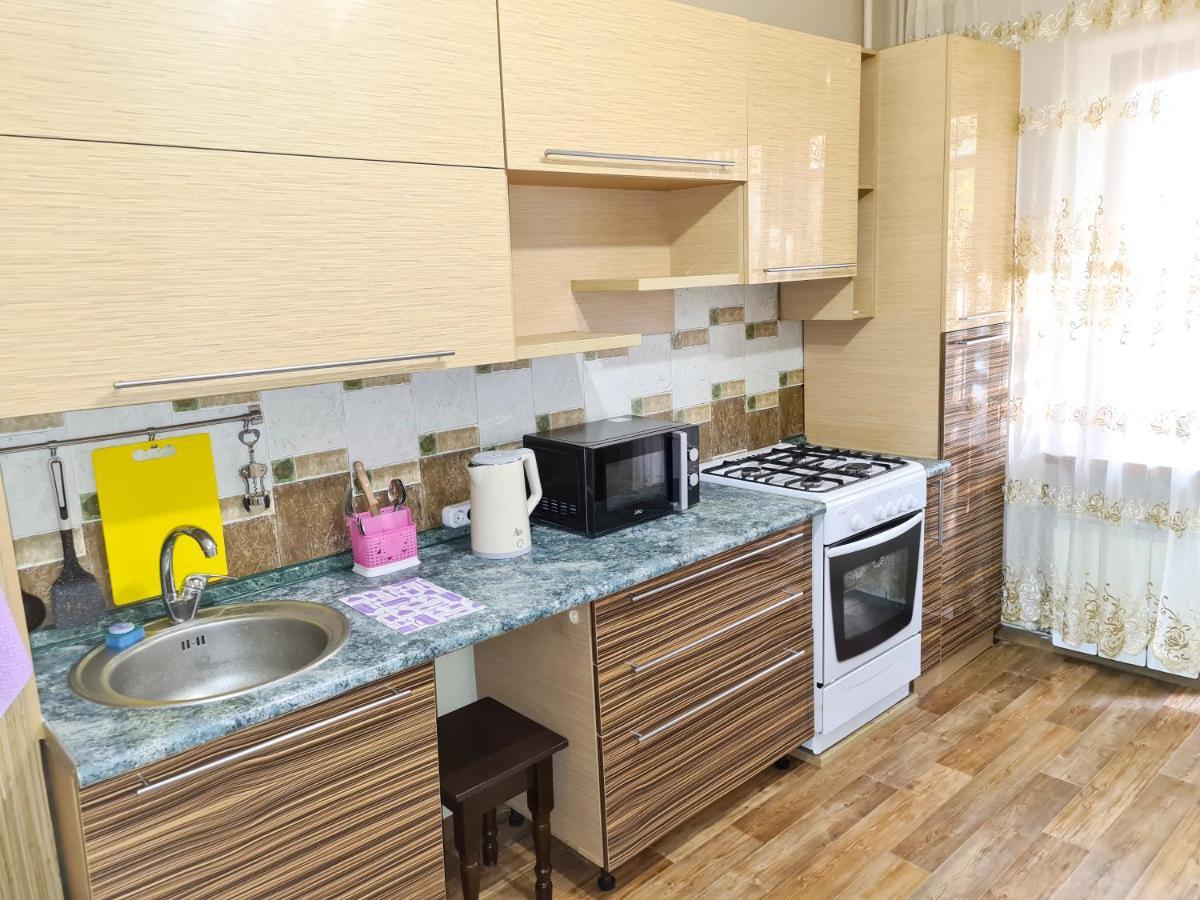 Апартаменты На Улице Розыбакиева, 103 Almaty Exterior photo