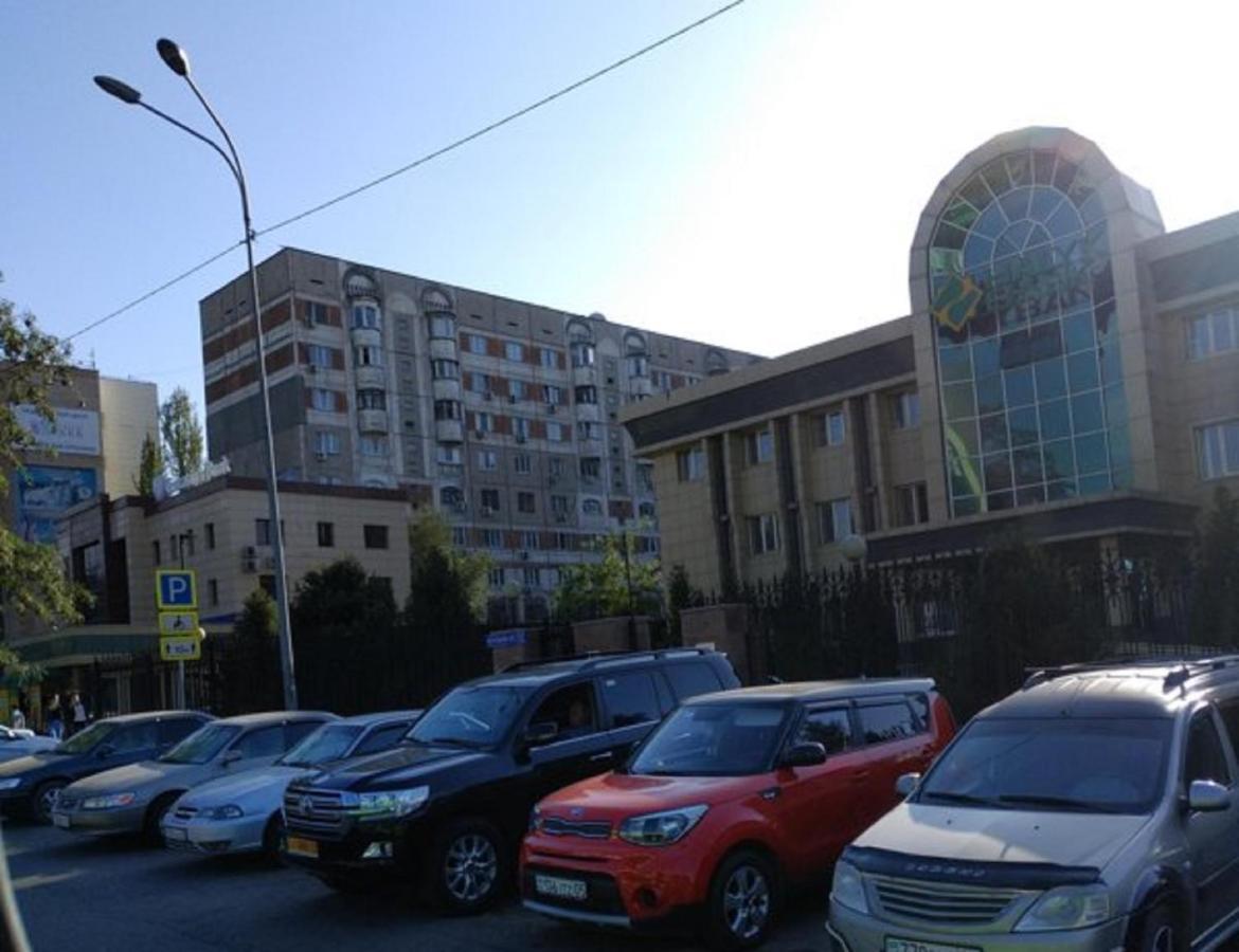 Апартаменты На Улице Розыбакиева, 103 Almaty Exterior photo